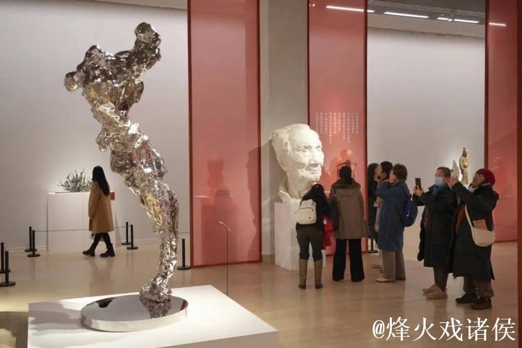 首届青年雕塑作品展览在中国美术馆开幕