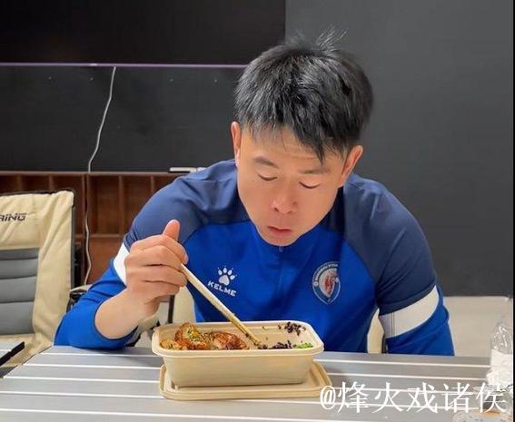 从年薪180万到欠债送外卖 一位中超球员的自白