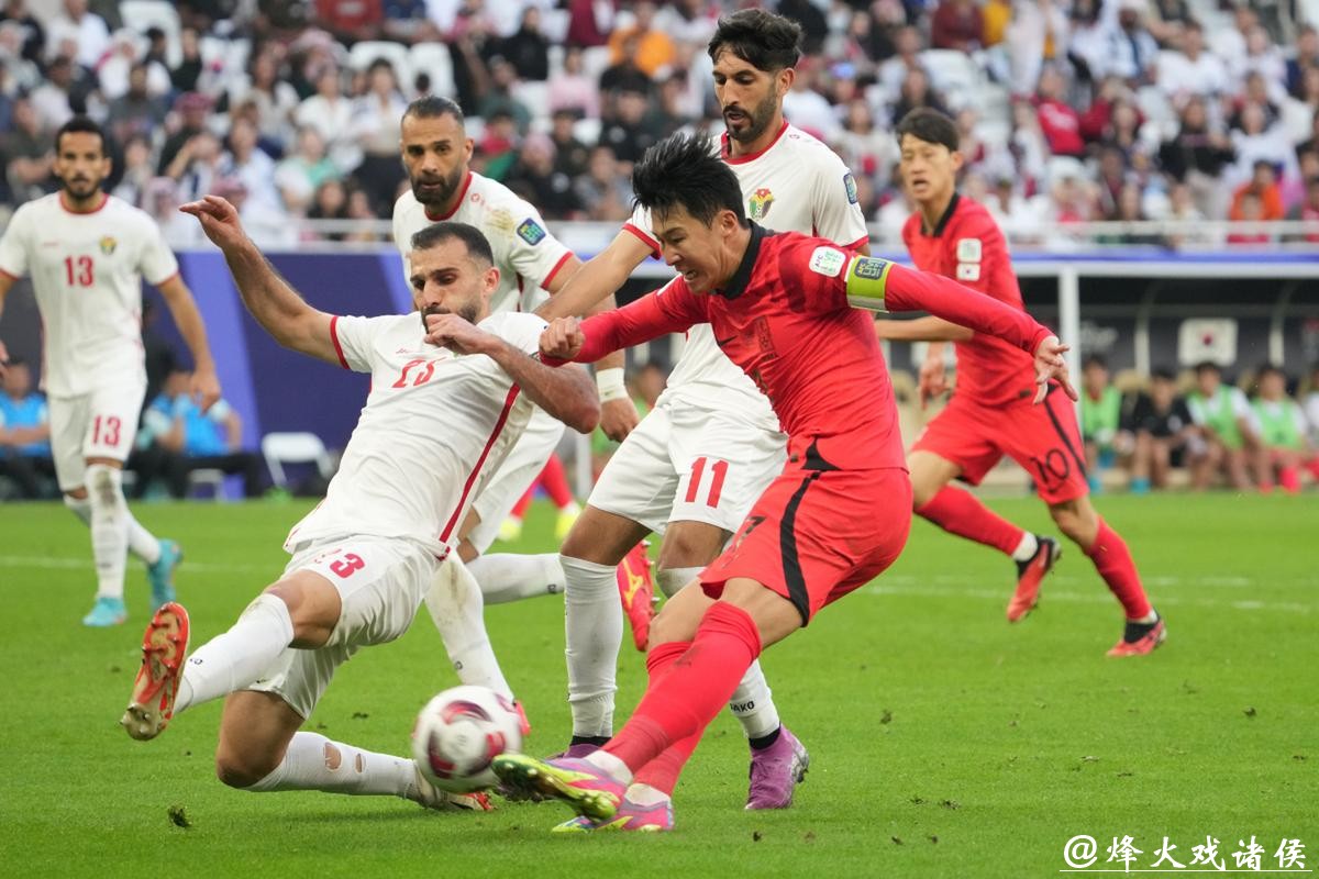 激烈角逐亚洲杯赛场 激烈角逐亚洲杯赛场